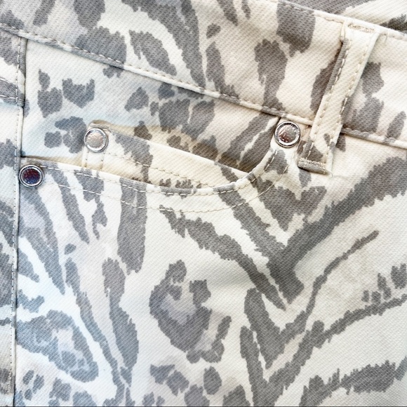 J. McLAUGHLIN Lexi Mid Rise Jeans Size 6 in Cream and Gray Print - Picture 12 of 13